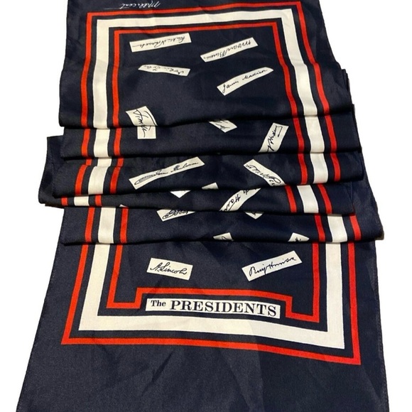 USA Patriotic Scarf with Presidents’ Signatures - Picture 3 of 5